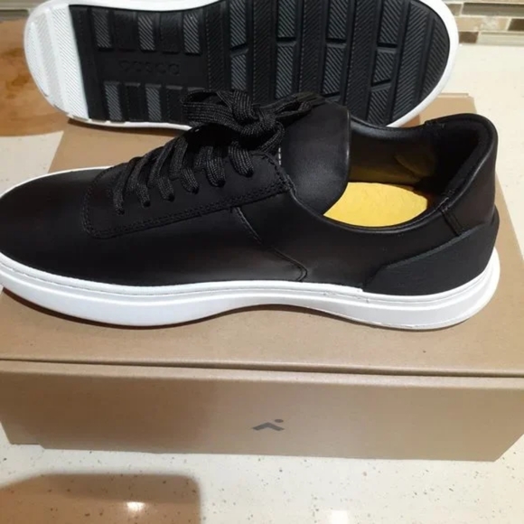 BRAND NEW CASCA AVRO SNEAKERS - Picture 3 of 5